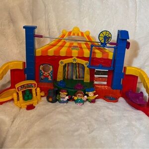 Little People Circus with characters and extra accessory - no sound